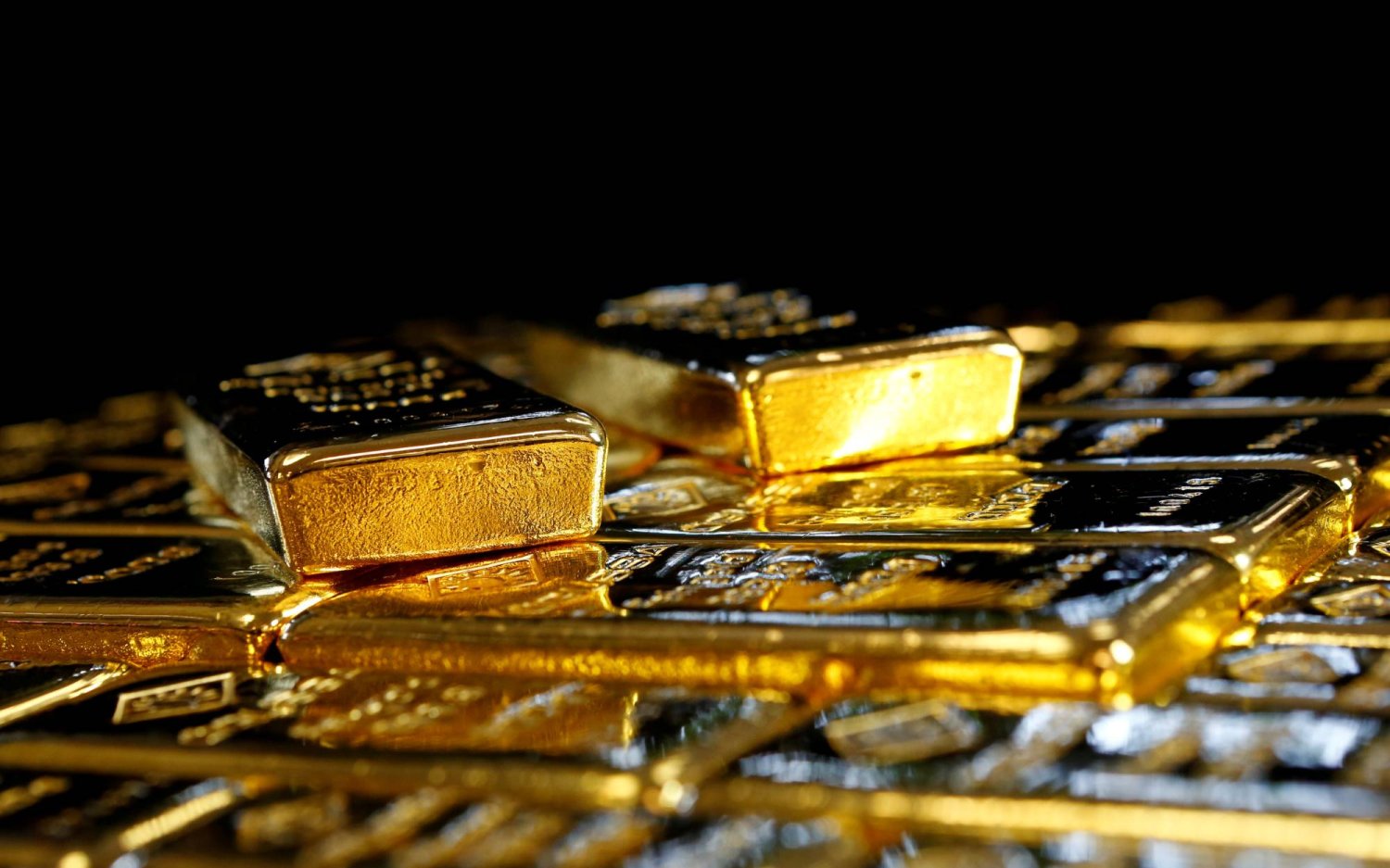 سبائك الذهب في مصنع فصل الذهب والفضة النمساوي «أوغوسا» في فيينا بالنمسا (رويترز)