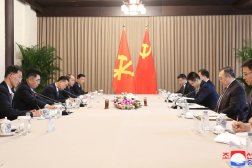 خلال اجتماع لسياسيين من الصين وكوريا الشمالية في بكين - الصين 21 مارس 2024 (رويترز)