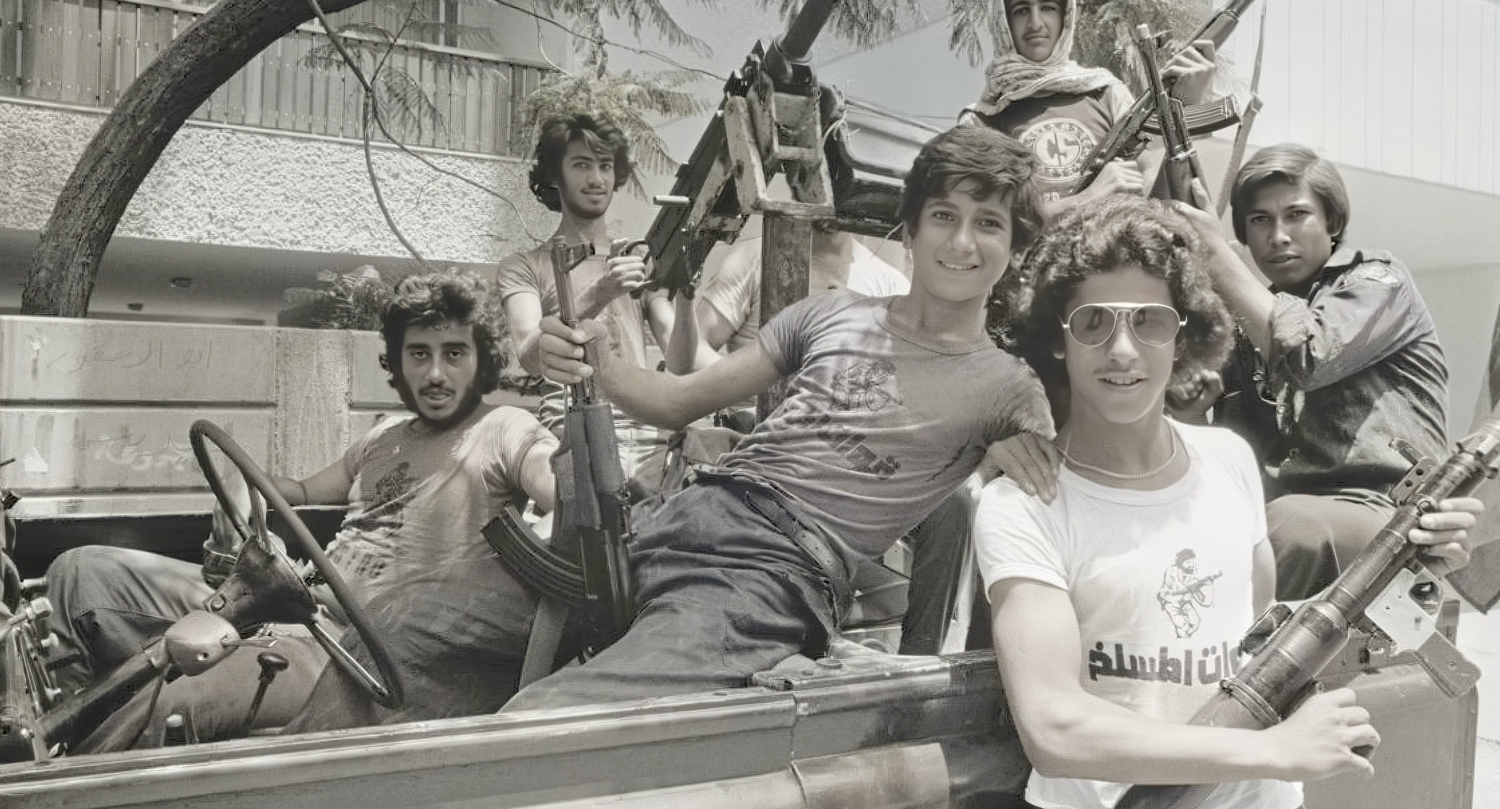 مشهد من الفيلم الذي يقدم شهادات حية من مقاتلين سابقين (الشرق الأوسط)
