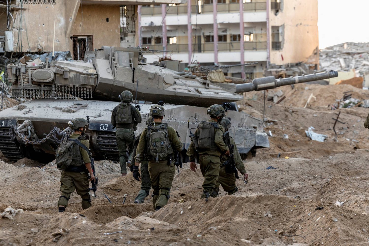 جنود إسرائيليون عند الحدود مع قطاع غزة (أرشيفية - رويترز)