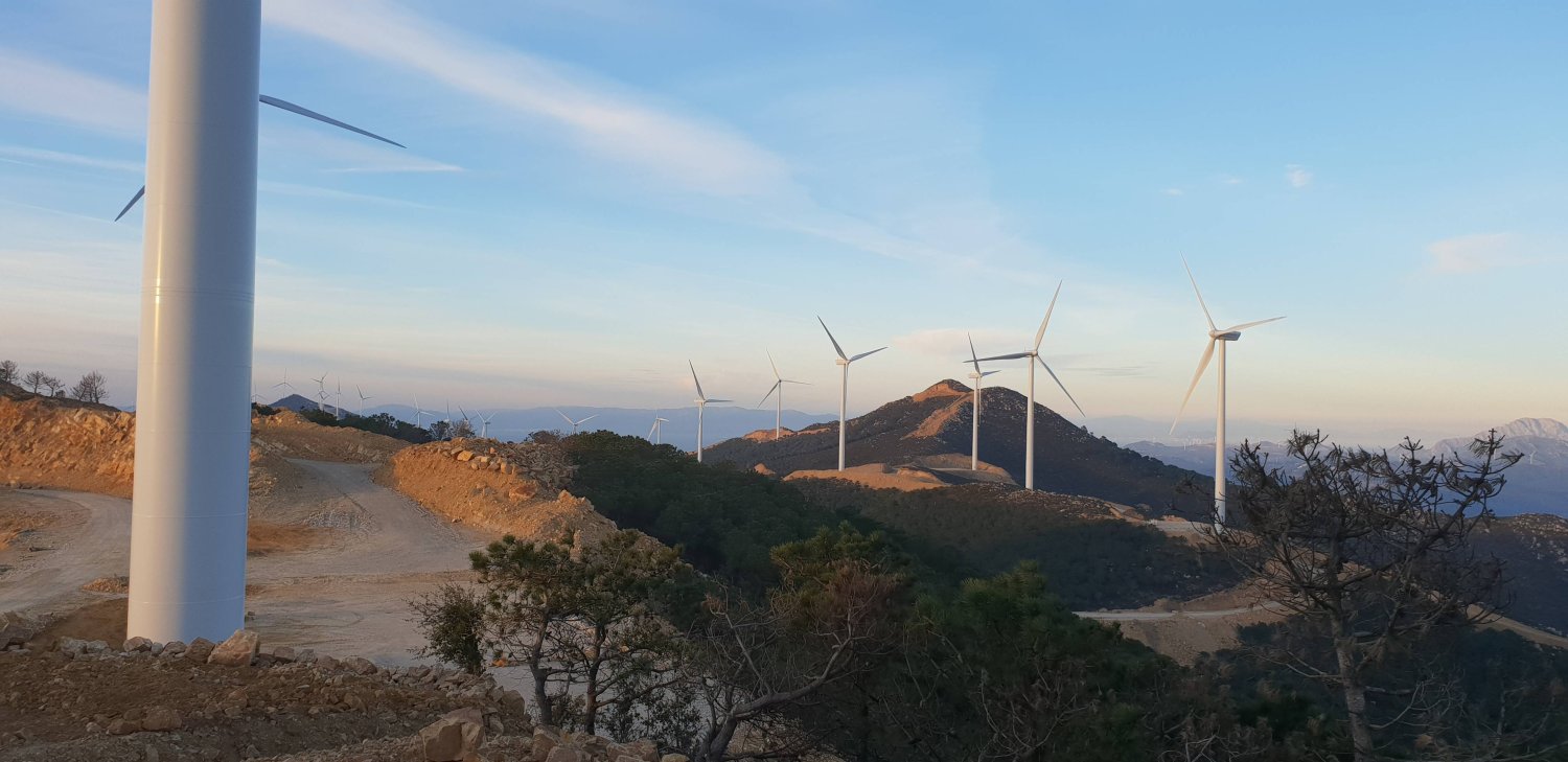 صورة لأحد مشروعات «أكوا باور» لتوليد الكهرباء عن طريق الرياح - المغرب (موقع الشركة)