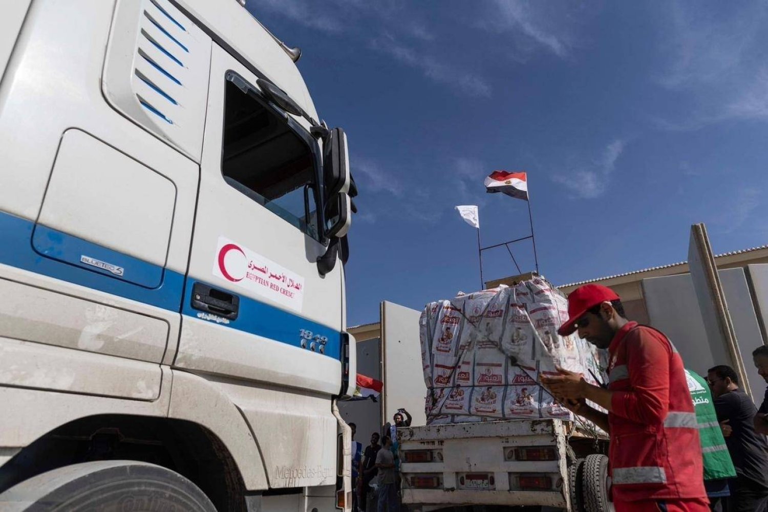 توقفت عملية إدخال المساعدات عبر معبر رفح منذ السيطرة الإسرائيلية (الهلال الأحمر المصري)